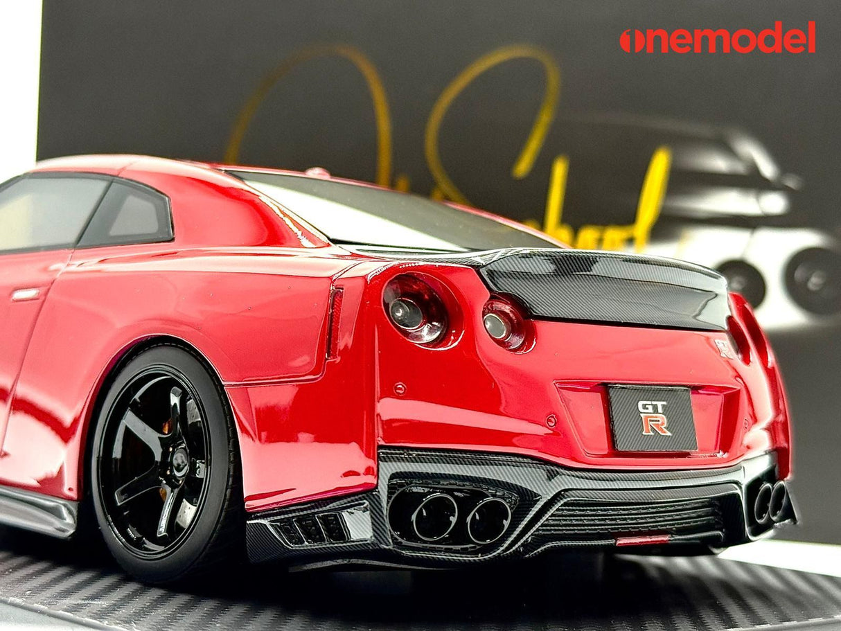 One Model 1:18 Nissan GT-R R35 Custom Edition in Passion Red