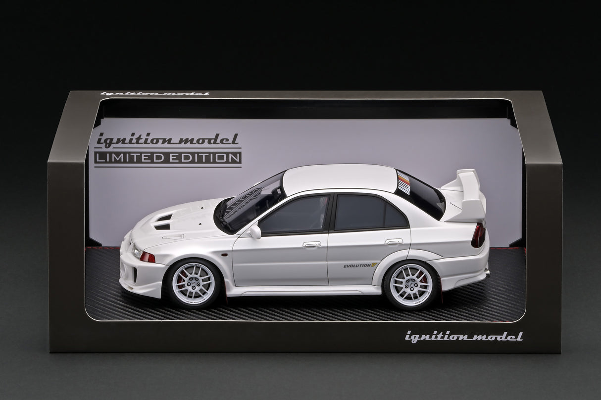 *PREORDER* Ignition Model 1:18 Mitsubishi Lancer Evolution V (CP9A) in White with Engine Display
