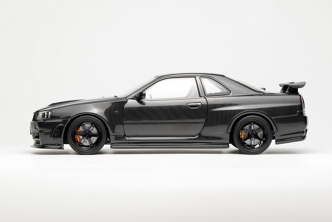 *PREORDER* MotorHelix 1:18 Nissan Skyline GT-R (R34) Customized Version - Carbon Fiber
