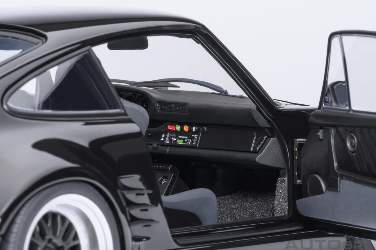 AUTOart 1:18 Porsche 911 (930) Turbo Wangan Midnight “Blackbird” Comic Version 1