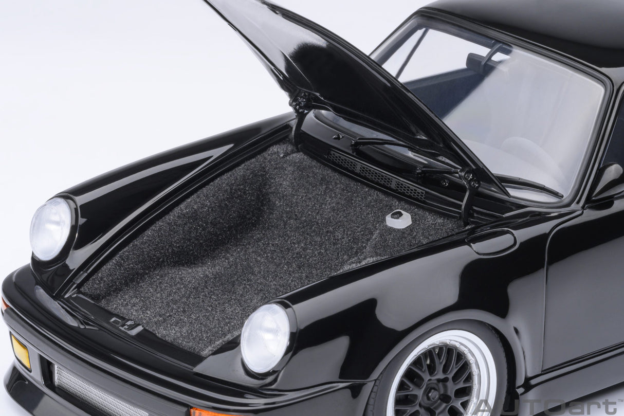 AUTOart 1:18 Porsche 911 (930) Turbo Wangan Midnight “Blackbird” Comic Version 1