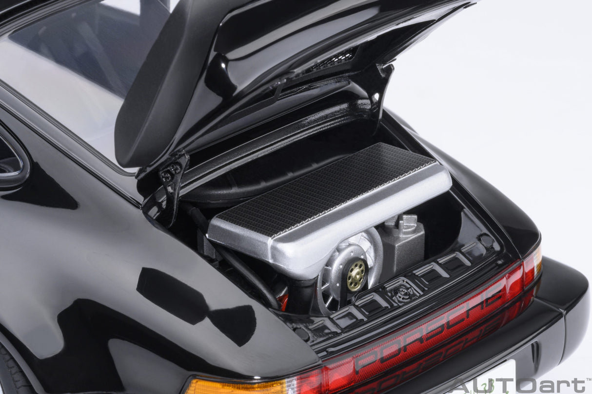 AUTOart 1:18 Porsche 911 (930) Turbo Wangan Midnight “Blackbird” Comic Version 1
