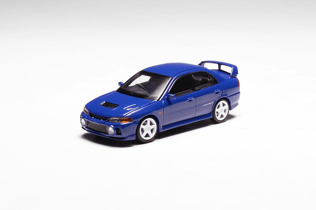 MotorHelix 1:64 Mitsubishi Lancer EVO IV in Icelle Blue