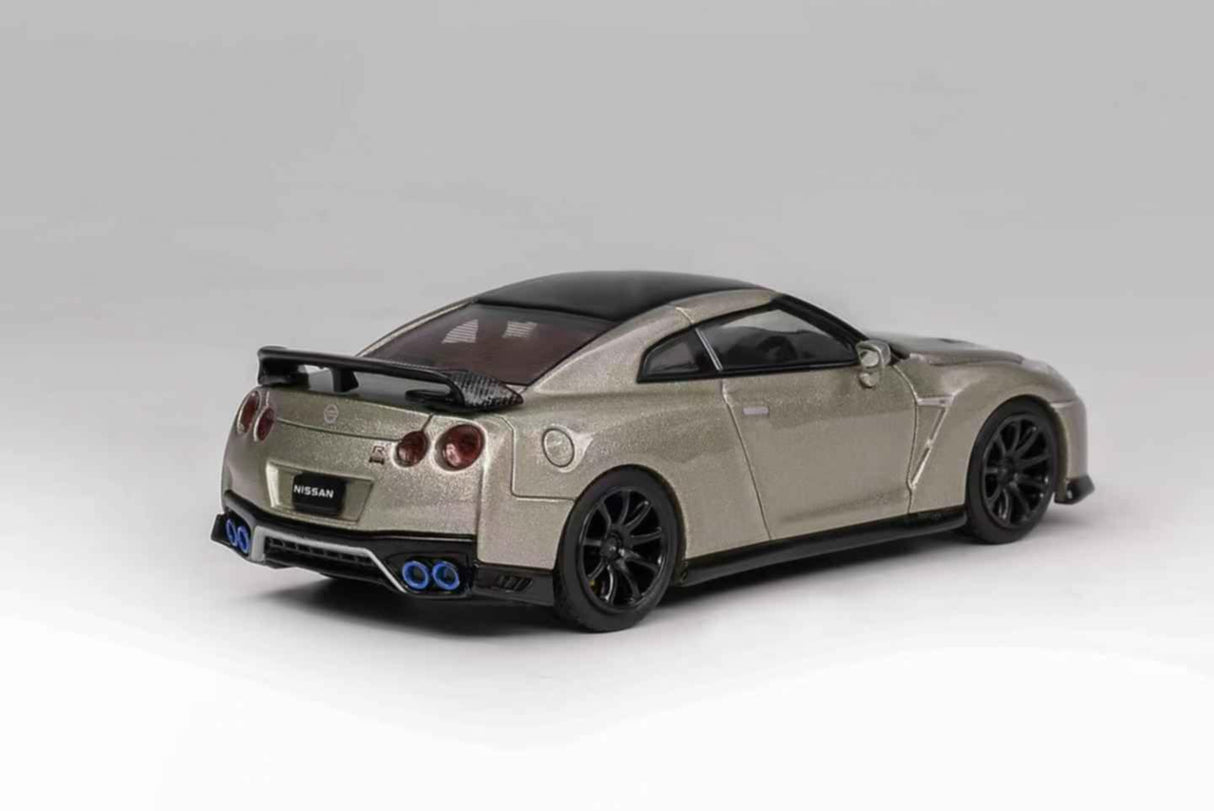 MotorHelix 1:64 Nissan GT-R (R35) Track Edition in Millennium Jade