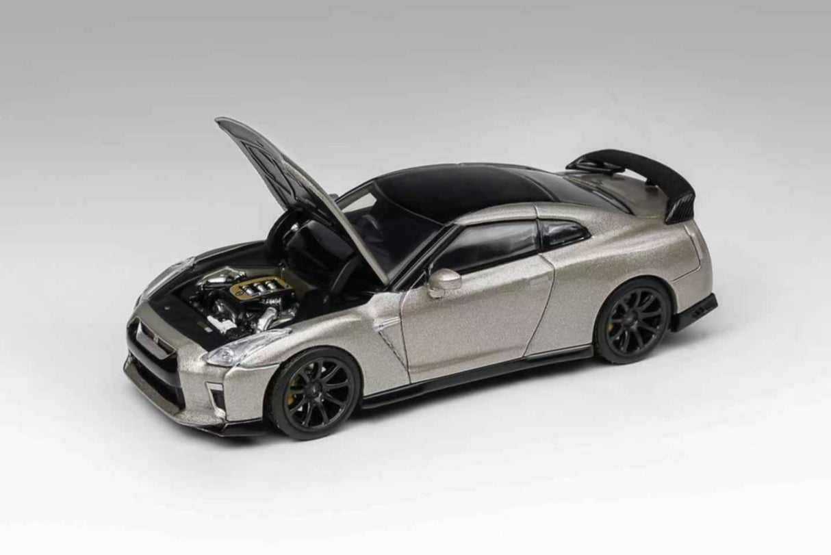 MotorHelix 1:64 Nissan GT-R (R35) Track Edition in Millennium Jade