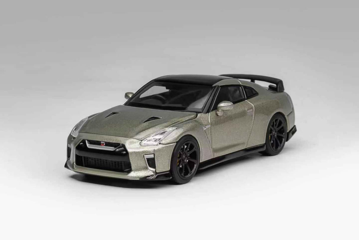 MotorHelix 1:64 Nissan GT-R (R35) Track Edition in Millennium Jade