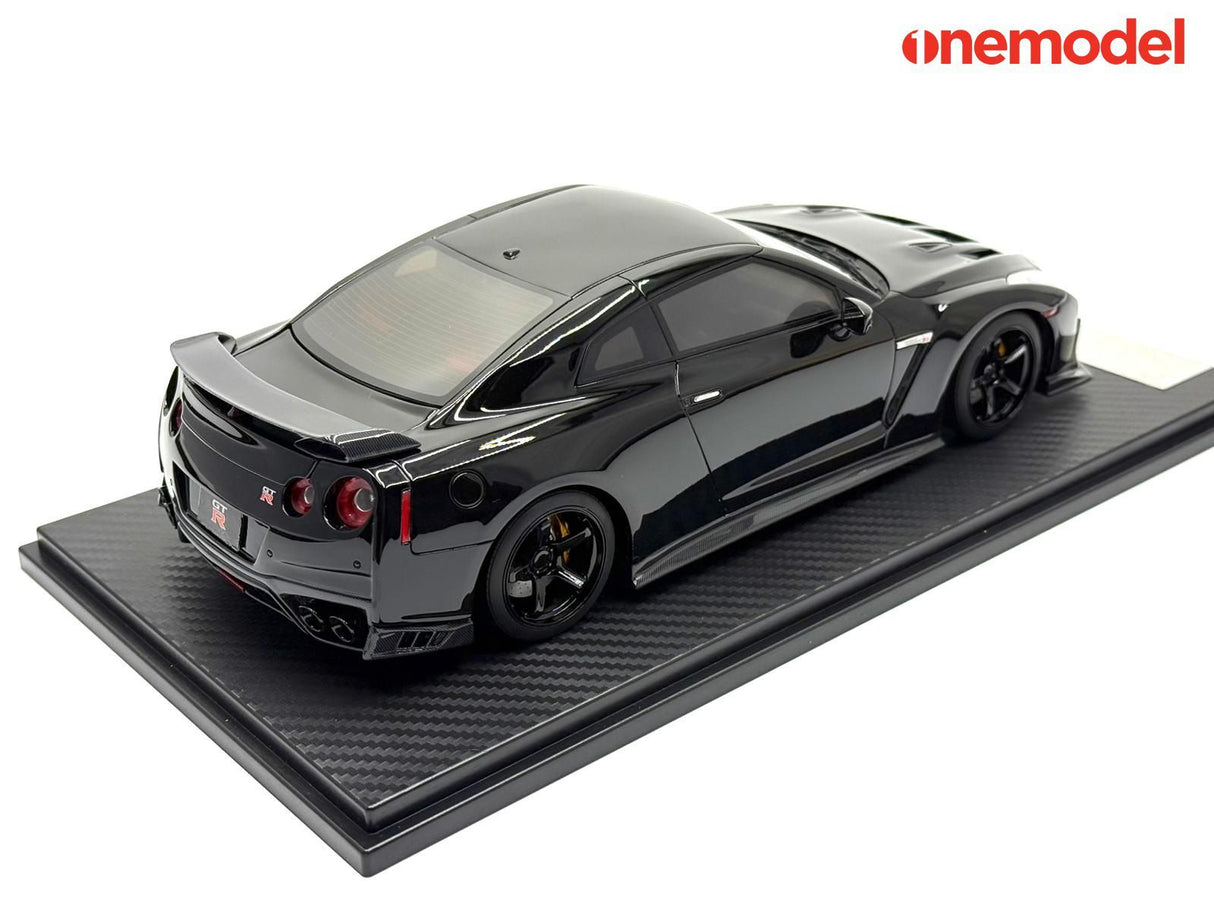 One Model 1:18 Nissan GT-R R35 Custom Edition in Glossy Black