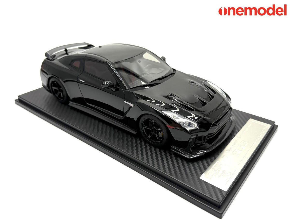 One Model 1:18 Nissan GT-R R35 Custom Edition in Glossy Black