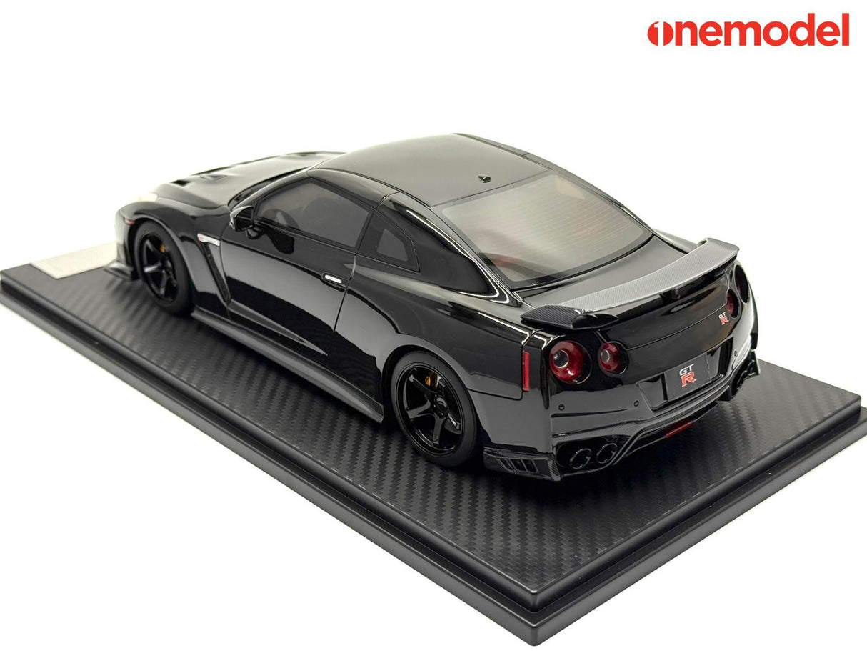 One Model 1:18 Nissan GT-R R35 Custom Edition in Glossy Black