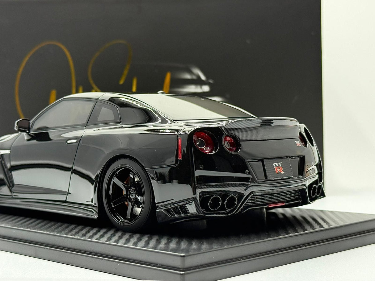 One Model 1:18 Nissan GT-R R35 Custom Edition in Glossy Black