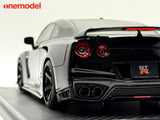 One Model 1:18 Nissan GT-R R35 Custom Edition in Glossy Black