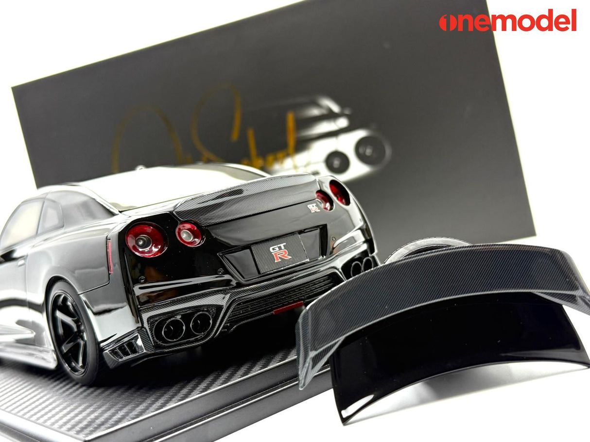 One Model 1:18 Nissan GT-R R35 Custom Edition in Glossy Black