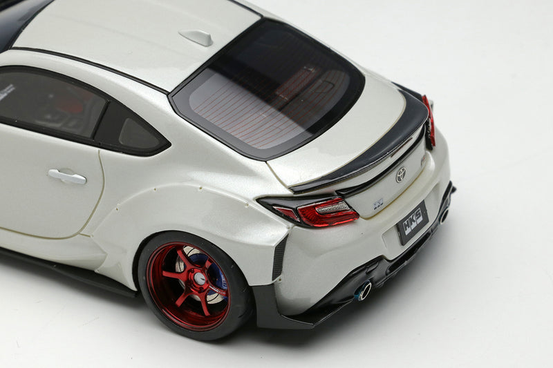 *PREORDER* Make Up Co., Ltd. / EIDOLON 1:43 Toyota GR86 Type-R HKS Driving Performer Edition