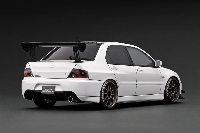 Ignition Model 1:18 Mitsubishi Lancer Evolution IX (CT9A) in White with NO ENGINE DISPLAY!