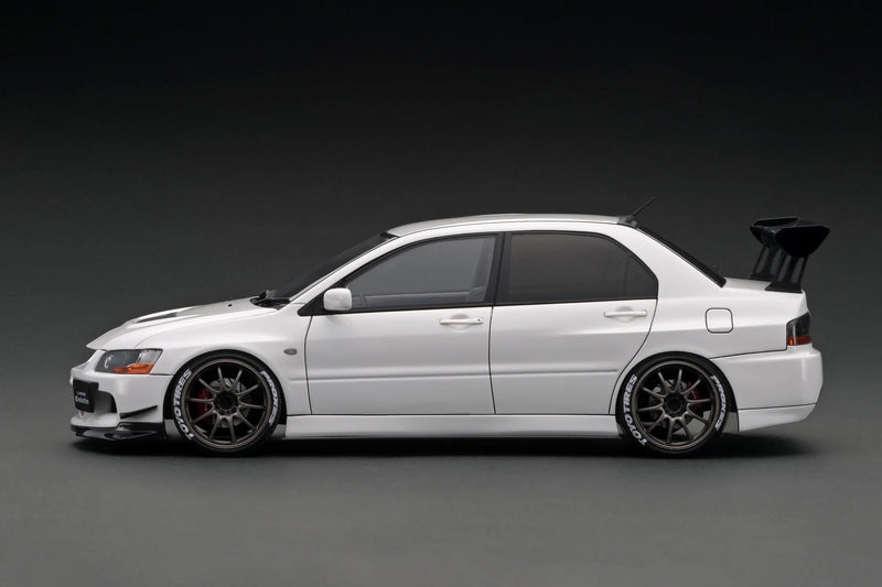 Ignition Model 1:18 Mitsubishi Lancer Evolution IX (CT9A) in White with NO ENGINE DISPLAY!