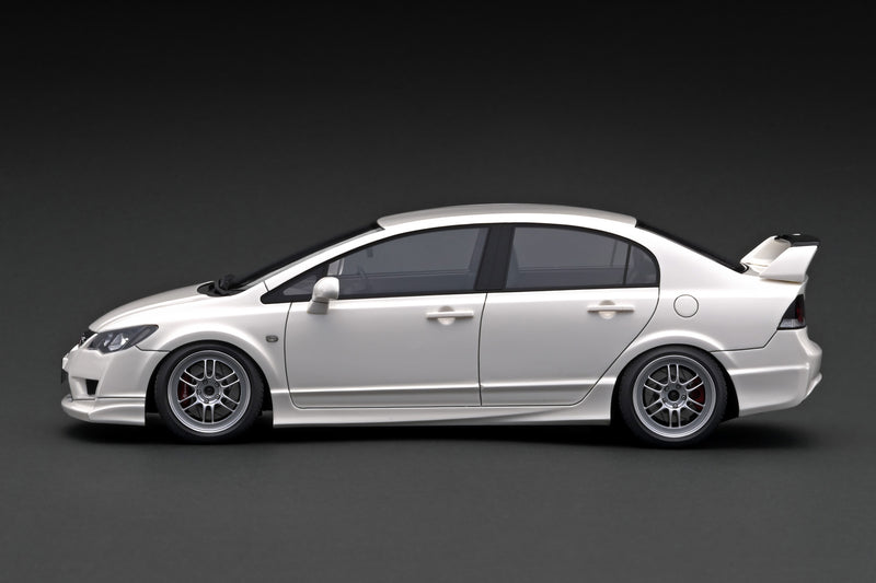 Ignition Model 1:18 Honda Civic (FD2) Type-R in White with Engine Display