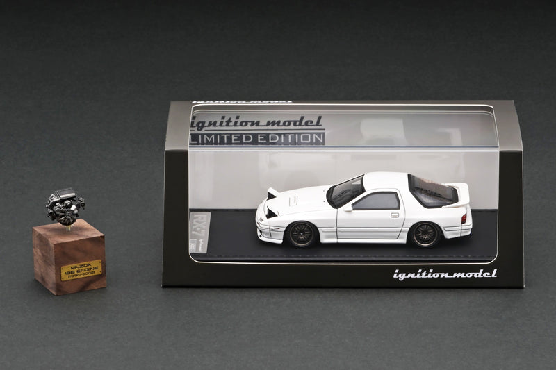 Ignition Model 1:43 Mazda Savanna RX-7 Infini (FC3S) White with 13B Engine Display