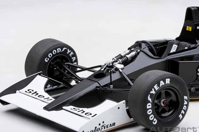 AUTOart 1:18 McLaren Honda MP4/6 Japanese GP 1991 A.SENNA #1