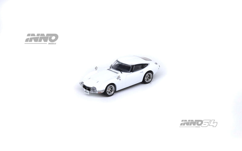 INNO64 1:64 Toyota 2000GT in Pegasus White