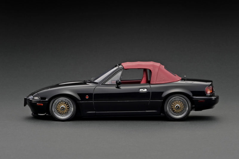 Ignition Model 1:18 Mazda EUNOS Roadster (NA) in Black