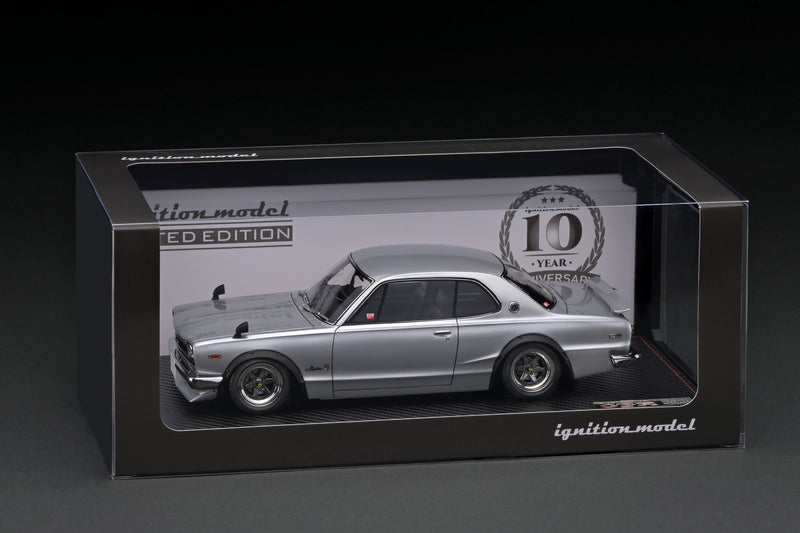 Ignition Model 1:18 Nissan Skyline 2000 GT-R (KPGC10) in Silver with S20 Engine Display