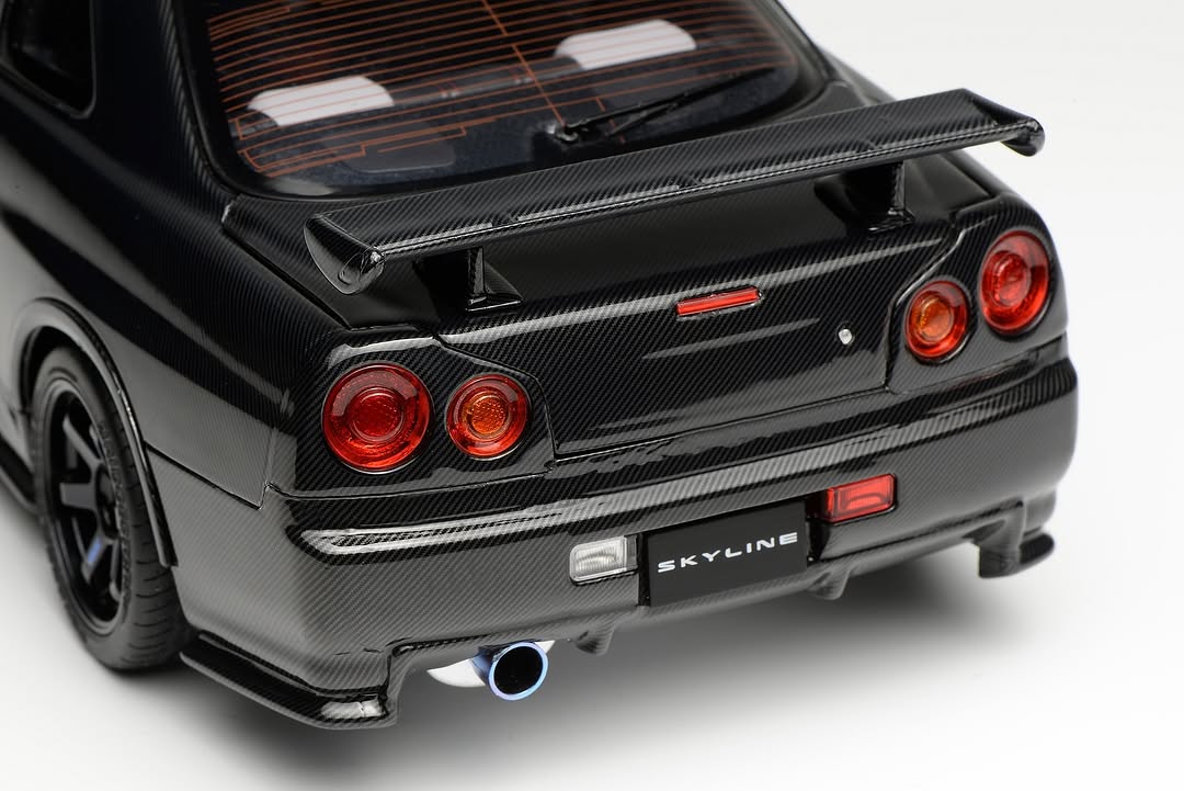 *PREORDER* MotorHelix 1:18 Nissan Skyline GT-R (R34) Customized Version - Carbon Fiber