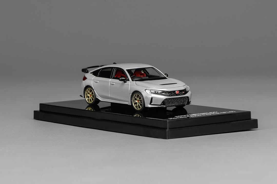 MotorHelix 1:64 Honda Civic Type-R (FL5) in Sonic Grey Pearl