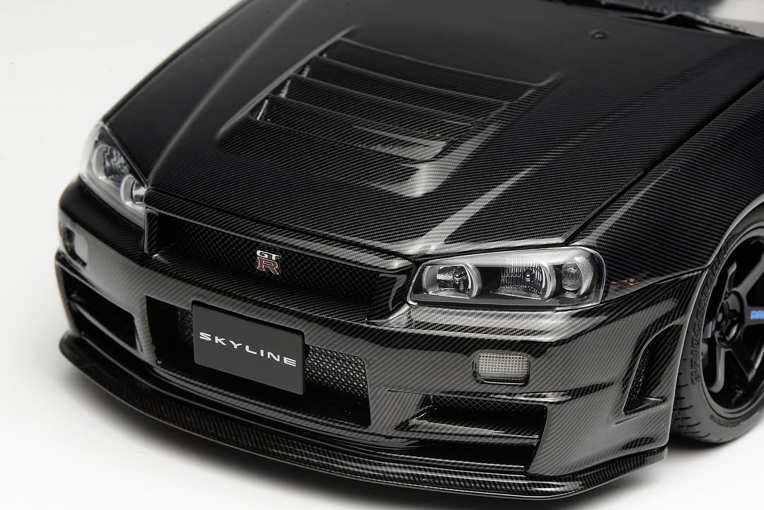 *PREORDER* MotorHelix 1:18 Nissan Skyline GT-R (R34) Customized Version - Carbon Fiber
