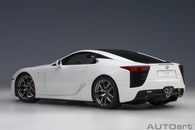 AUTOart 1:18 Lexus LFA in Whitest White with Carbon Roof