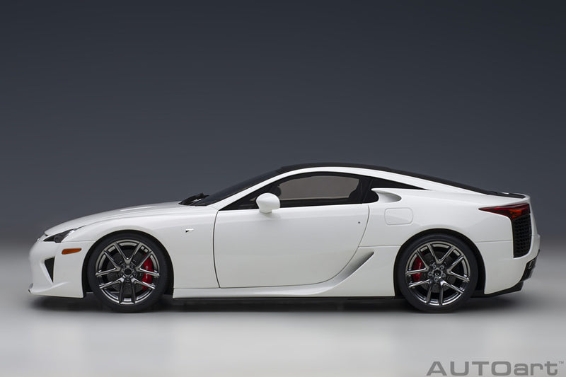 AUTOart 1:18 Lexus LFA in Whitest White with Carbon Roof