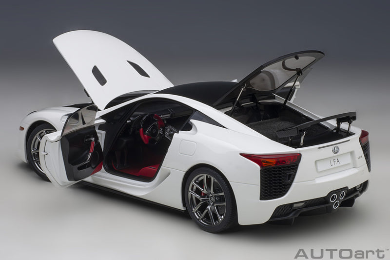 AUTOart 1:18 Lexus LFA in Whitest White with Carbon Roof