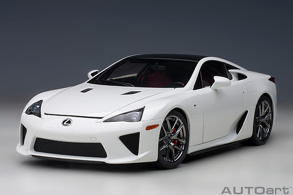 AUTOart 1:18 Lexus LFA in Whitest White with Carbon Roof