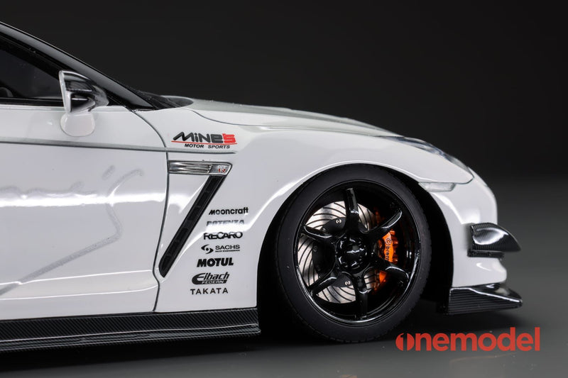 One Model 1:18 Nissan GT-R (R35) Mine's Version