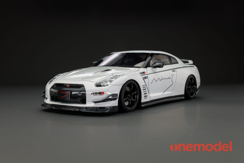 One Model 1:18 Nissan GT-R (R35) Mine's Version