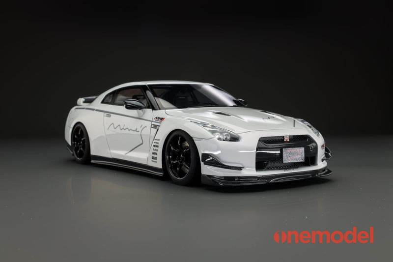 One Model 1:18 Nissan GT-R (R35) Mine's Version