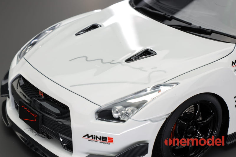 One Model 1:18 Nissan GT-R (R35) Mine's Version