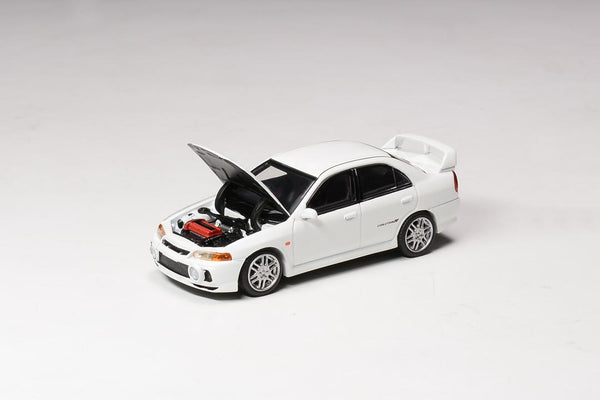 *PREORDER* MotorHelix 1:64 Mitsubishi Lancer EVO IV in Scotia White