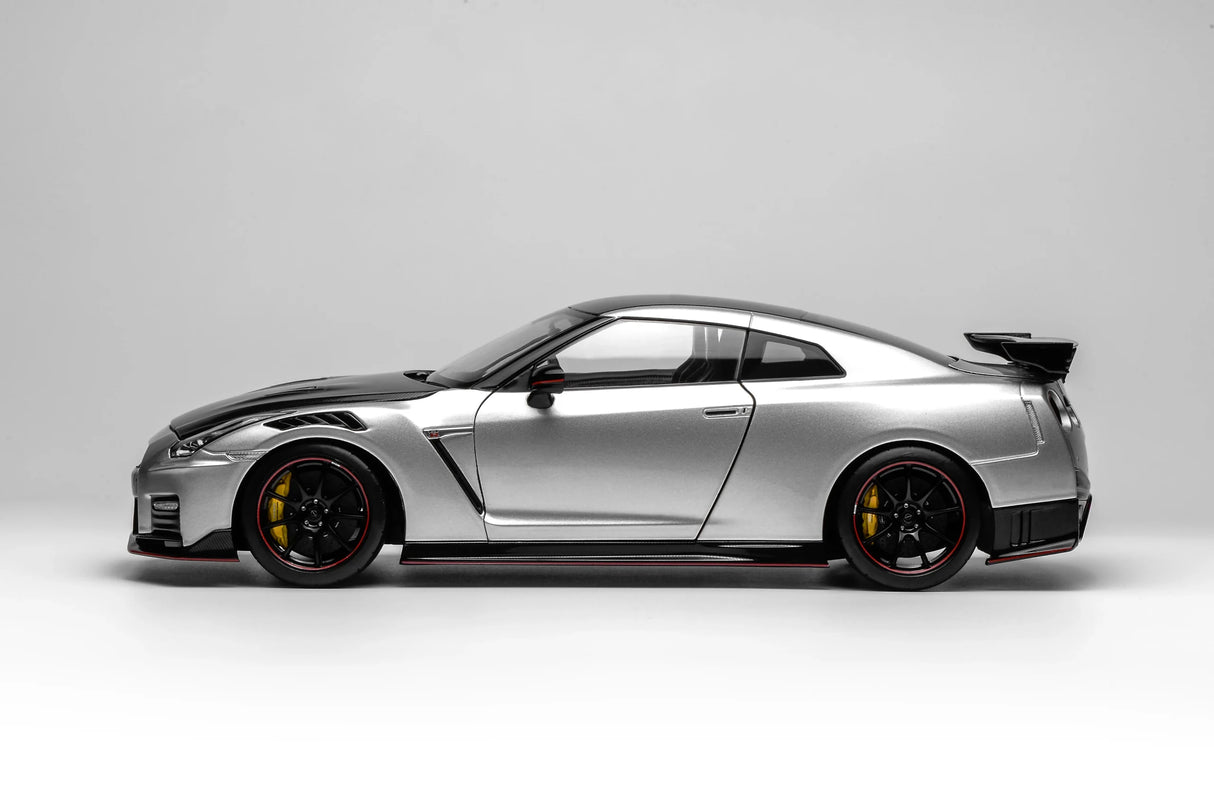 MotorHelix 1:18 Nissan GT-R NISMO (R35) Special Edition 2022 Ultimate Metal Silver