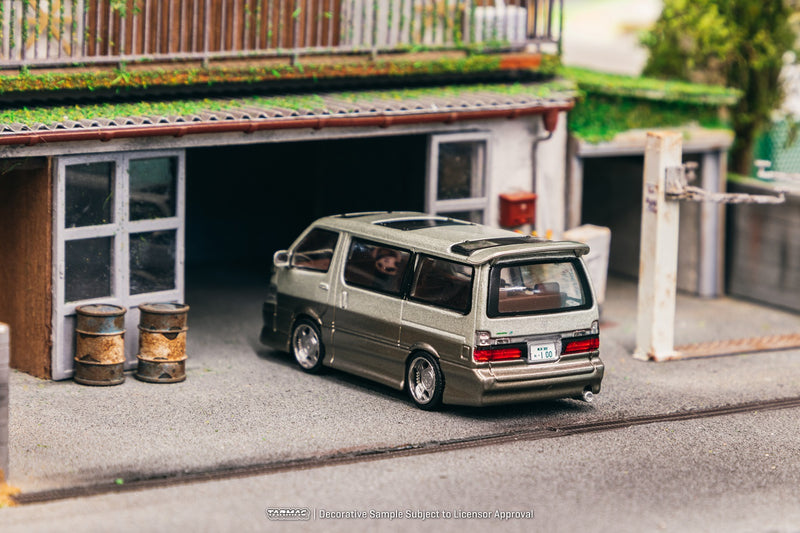 Tarmac Works 1:64 Toyota Hiace Wagon Custom in Silver / Brown