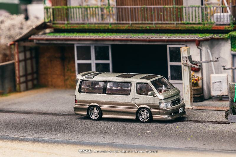 Tarmac Works 1:64 Toyota Hiace Wagon Custom in Silver / Brown