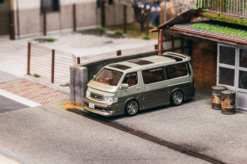 Tarmac Works 1:64 Toyota Hiace Wagon Custom in Silver / Brown