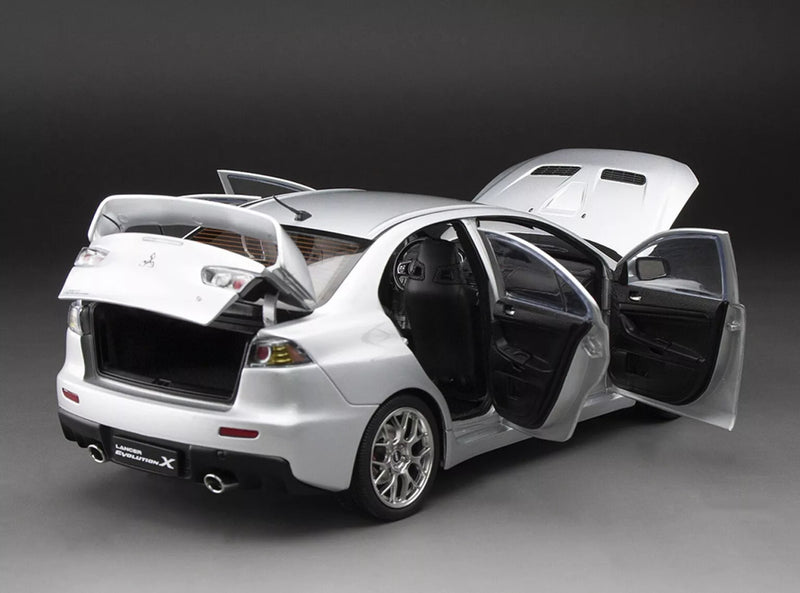 Sun Star 1:18 Mitsubishi Lancer Evolution X in Cool Silver Metallic