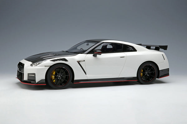 Make Up Co., Ltd / IDEA 1:18 Nissan GT-R NISMO Special Edition 2022 in Brilliant White Pearl