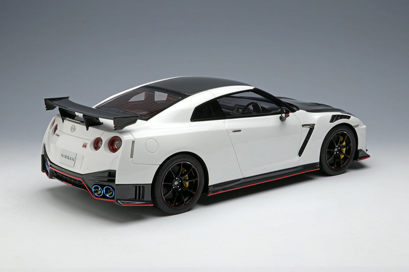 Make Up Co., Ltd / IDEA 1:18 Nissan GT-R NISMO Special Edition 2022 in Brilliant White Pearl