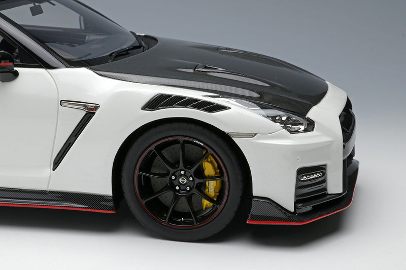 Make Up Co., Ltd / IDEA 1:18 Nissan GT-R NISMO Special Edition 2022 in Brilliant White Pearl