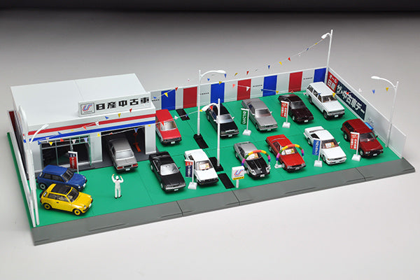 Tomytec 1:64 Tomicarama Vintage Nissan Used Car Dealership