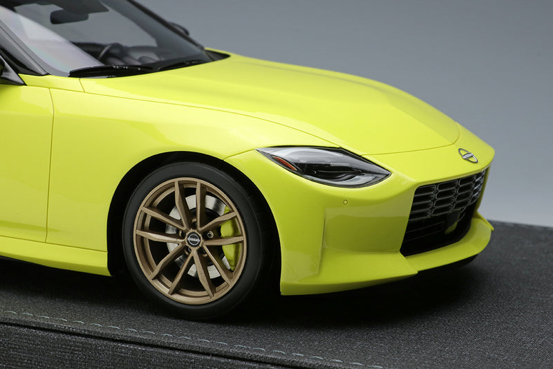 Make Up Co., Ltd / IDEA 1:18 Nissan Z "Proto spec" 2023 U.S. Specification in Ikazuchi Yellow