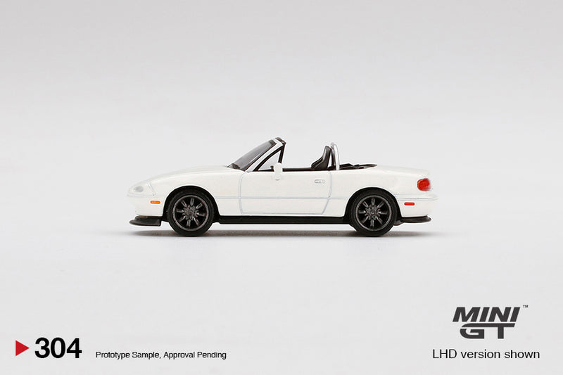 MINIGT 1:64 Mazda Miata MX-5 (NA) Tuned Version Classic White