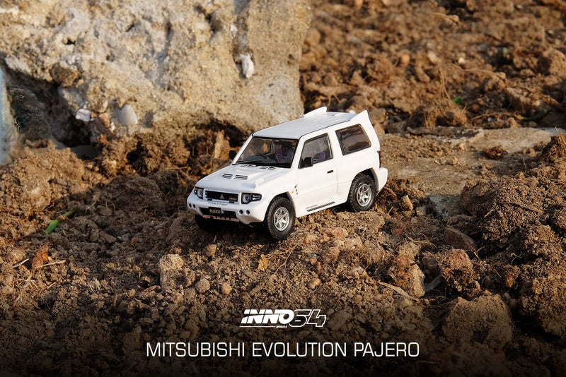 INNO Models 1:64 Mitsubishi Pajero in White with Extra Wheel Set