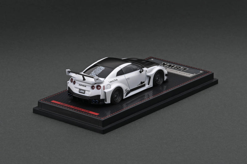 Ignition Model 1:64 Nissan Skyline 35GT-RR LB-Silhouette WORKS GT in Pearl White with Mr. Kato Figure